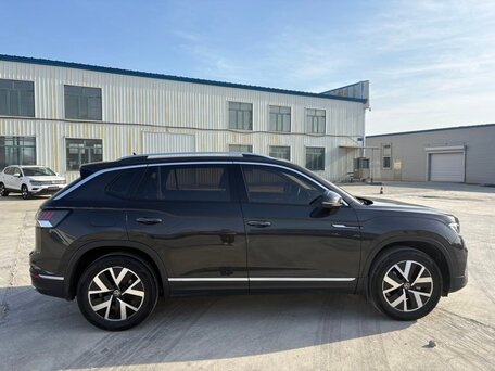 2023 Volkswagen Tayron I Рестайлинг, чёрный, 2425000 рублей, вид 5
