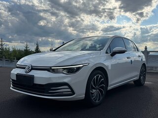 2021 Volkswagen Golf VIII, белый, 1677000 рублей, вид 3