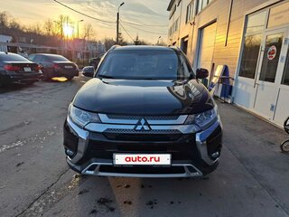 2019 Mitsubishi Outlander III Рестайлинг 3, чёрный, 1800000 рублей, вид 2