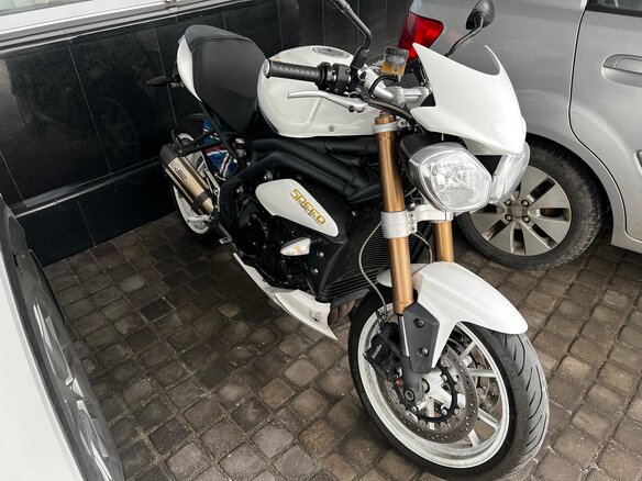 2014 Triumph Speed Triple, белый, 500000 рублей - вид 1