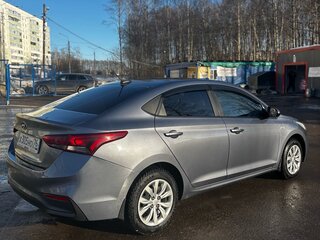 2017 Hyundai Solaris II, серый, 1200000 рублей, вид 2