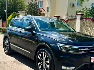 2017 Volkswagen Tiguan II, чёрный, 2290000 рублей, вид 2