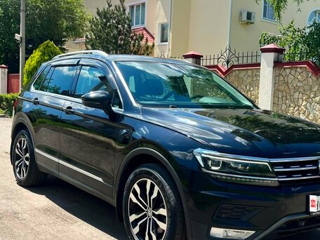 2017 Volkswagen Tiguan II, чёрный, 2290000 рублей, вид 2