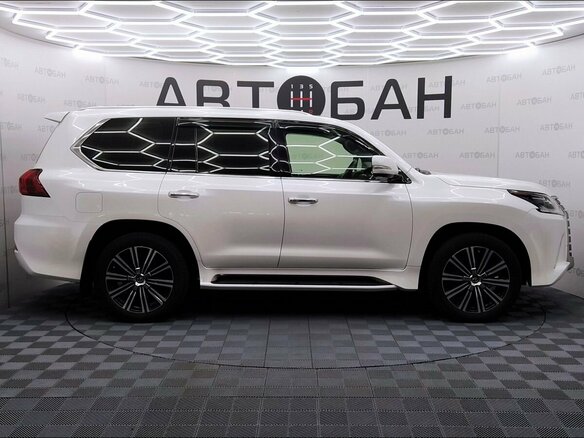 2020 Lexus LX 570 III Рестайлинг 2, белый, 8830000 рублей - вид 5