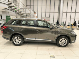 2016 Mitsubishi Outlander III Рестайлинг 2, коричневый, 1790000 рублей, вид 4