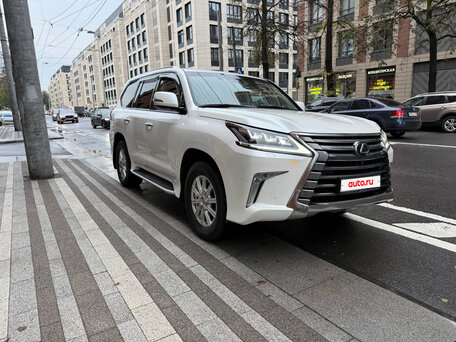 2018 Lexus LX 570 III Рестайлинг 2, белый, 9050000 рублей, вид 3