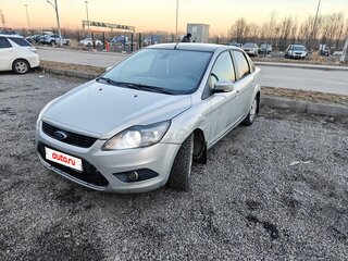 2010 Ford Focus II Рестайлинг, серебристый, 410000 рублей, вид 1