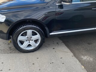 2006 Volkswagen Touareg I, чёрный, 900000 рублей, вид 4