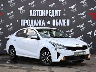 2021 Kia Rio IV Рестайлинг, белый, 1160000 рублей, вид 1