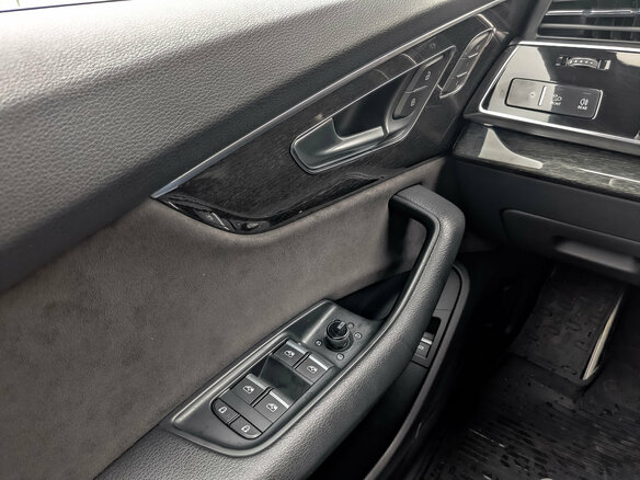 2019 Audi Q8 55 TFSI I (4M), серый, 4900000 рублей - вид 27