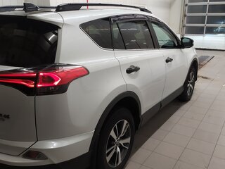 2018 Toyota RAV4 IV (XA40) Рестайлинг, белый, 2450000 рублей, вид 3