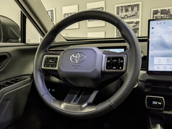 2025 Toyota RAV4 VI (XA60), белый, 4430500 рублей - вид 15