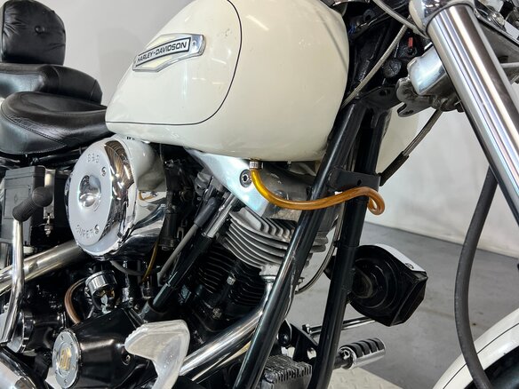 1980 Harley-Davidson Dyna Wide Glide, белый, 1500000 рублей - вид 15