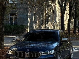 2020 BMW 5 серии M550i xDrive VII (G30/G31/G38) Рестайлинг, синий, 7950000 рублей, вид 2