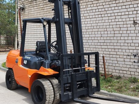 2007 Toyota 7F, оранжевый, 751412 рублей, вид 1