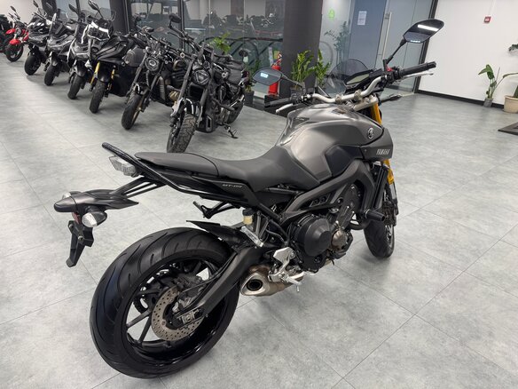 2015 Yamaha MT-09 (FZ-09), серый, 810000 рублей - вид 6
