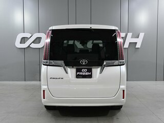 2017 Toyota Esquire I Рестайлинг, белый, 2289000 рублей, вид 4