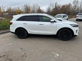 2018 Kia Sorento III Prime Рестайлинг, белый, 2700000 рублей, вид 5