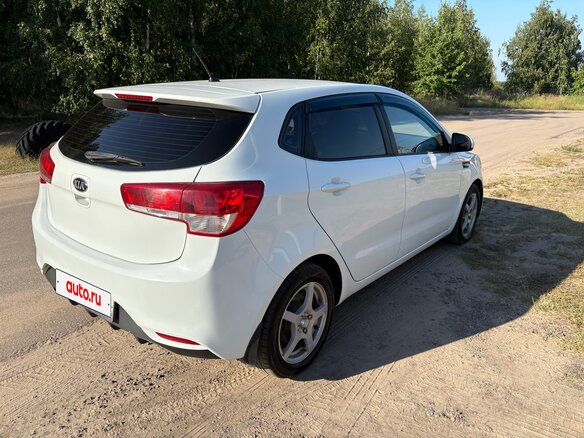 2015 Kia Rio III Рестайлинг, белый - вид 5