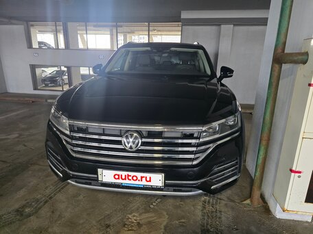 2019 Volkswagen Touareg III, чёрный, 3990000 рублей, вид 1