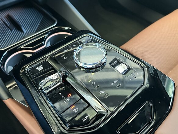 2025 BMW 5 серии 530i xDrive VIII (G60/G61/G68), серый, 8750000 рублей - вид 15