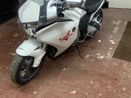 2010 Honda VFR 1200, белый, 715000 рублей, вид 1