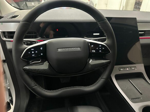 2026 Jaecoo J6, чёрный - вид 3