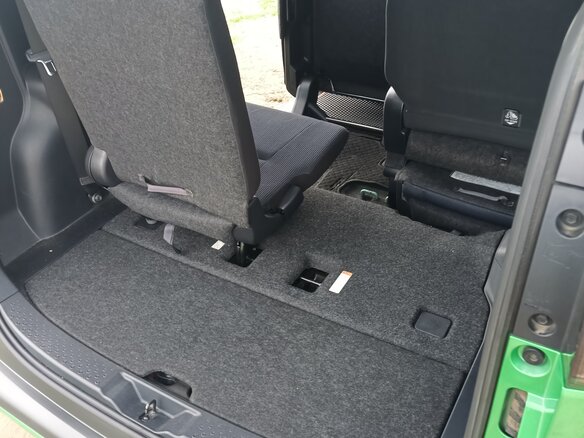 2017 Toyota Sienta II, зелёный, 1520000 рублей - вид 14
