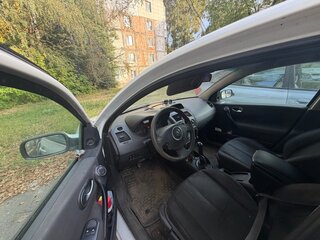 2007 Renault Megane II Рестайлинг, белый, 250000 рублей, вид 3