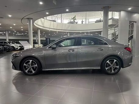 2022 Mercedes-Benz A-Класс 180 Long IV (W177) Рестайлинг, серый, 1545000 рублей, вид 4