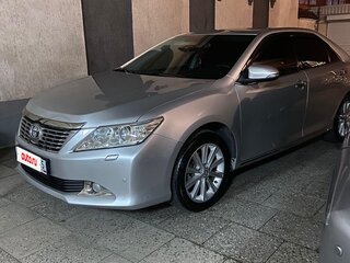 2012 Toyota Camry VII (XV50), серебристый, 1880000 рублей, вид 2