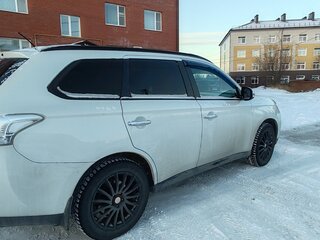 2013 Mitsubishi Outlander III, белый, 1450000 рублей, вид 3