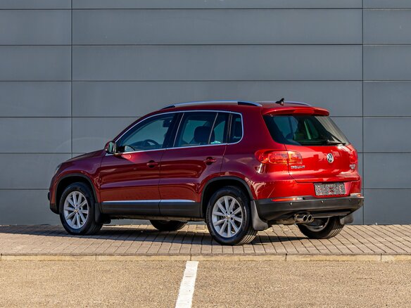 2011 Volkswagen Tiguan I Рестайлинг, красный, 1245000 рублей - вид 3
