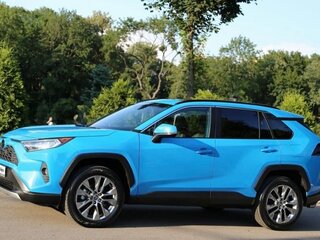 2021 Toyota RAV4 V (XA50), голубой, 3800000 рублей, вид 3