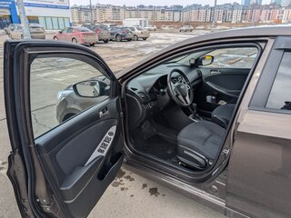 2015 Hyundai Solaris I Рестайлинг, коричневый, 990000 рублей, вид 5