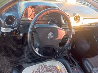 1981 Mercedes-Benz W123 240, зелёный, 450000 рублей, вид 5