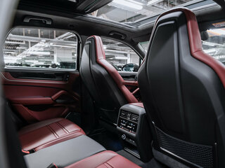 2026 Porsche Cayenne GTS III Рестайлинг, чёрный, 25900000 рублей, вид 2