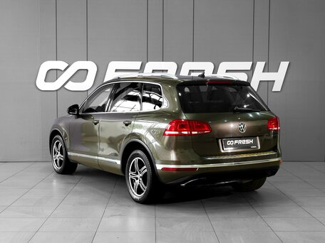 2015 Volkswagen Touareg II Рестайлинг, коричневый, 3148000 рублей, вид 2