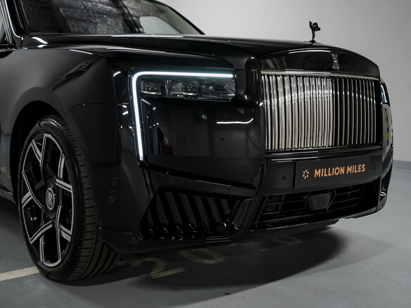 2025 Rolls-Royce Cullinan Black Badge I Рестайлинг (Series II), чёрный, 72000000 рублей - вид 3