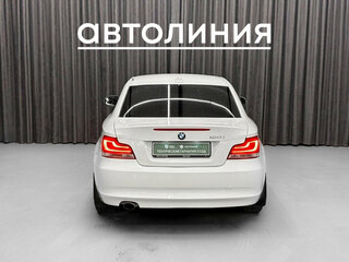 2011 BMW 1 серии 120i I (E82/E88) Рестайлинг 2, белый, 1099000 рублей, вид 4