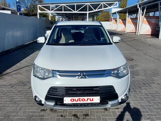 2014 Mitsubishi Outlander III Рестайлинг, белый, 1780000 рублей, вид 2