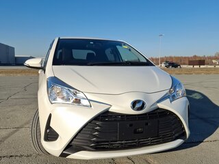 2019 Toyota Vitz III (XP130) Рестайлинг, белый, 1090000 рублей, вид 1