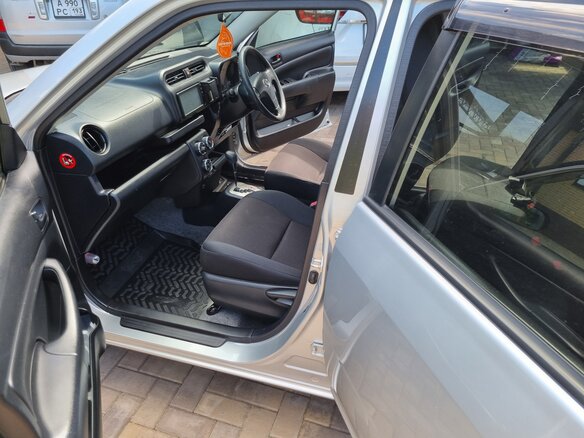 2015 Toyota Succeed I Рестайлинг, серебристый, 1400000 рублей - вид 16
