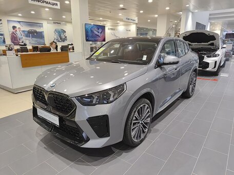 2025 BMW X2 xDrive25i II (U10), серебристый, 6700000 рублей, вид 3