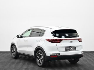 2020 Kia Sportage IV Рестайлинг, белый, 2095000 рублей, вид 4