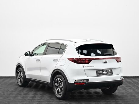 2020 Kia Sportage IV Рестайлинг, белый, 2095000 рублей, вид 4