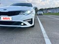 2019 Kia Optima IV Рестайлинг, белый, 1500000 рублей - вид 3