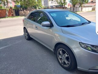 2012 Kia Cerato 6-speed II, серебристый, 799000 рублей, вид 2