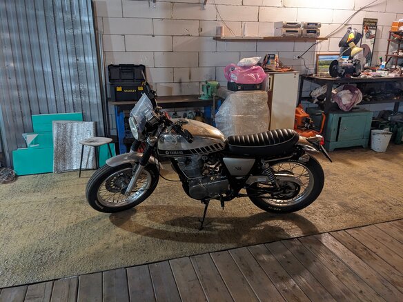 2001 Yamaha SR400, серебристый, 249999 рублей - вид 2