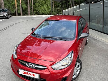 2013 Hyundai Solaris I, красный, 790000 рублей, вид 2